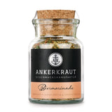 Biermarinade Für Grillfleisch von Ankerkraut im Korkenglas auf weißem Hintergrund.