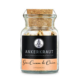 Sour-Cream and Onion von Ankerkraut im Korkenglas auf weißem Hintergrund.
