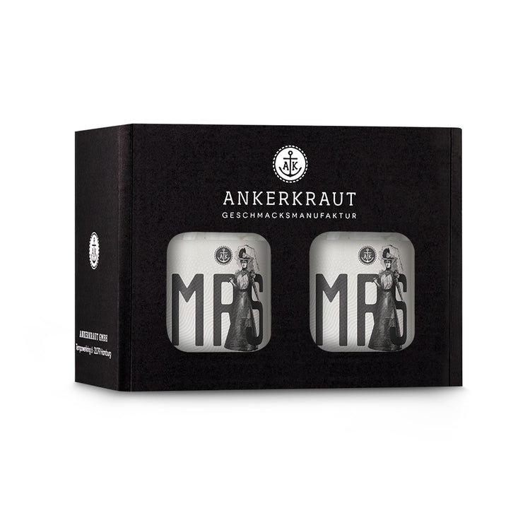 Geschenkbox zur Hochzeit mit zwei Mrs. Korkengläsern im schwarzen Ankerkrautkarton.