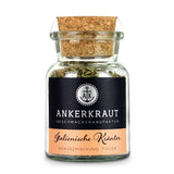 Italienische Kräuter von Ankerkraut im Korkenglas auf weißem Hintergrund.