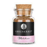 Milchreis Gewürz von Ankerkraut im Korkenglas auf weißem Hintergrund.